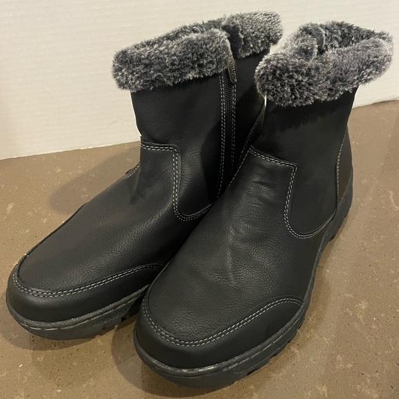 Khombu Shoes - Black Faux Fur Lined Boots by Khombu